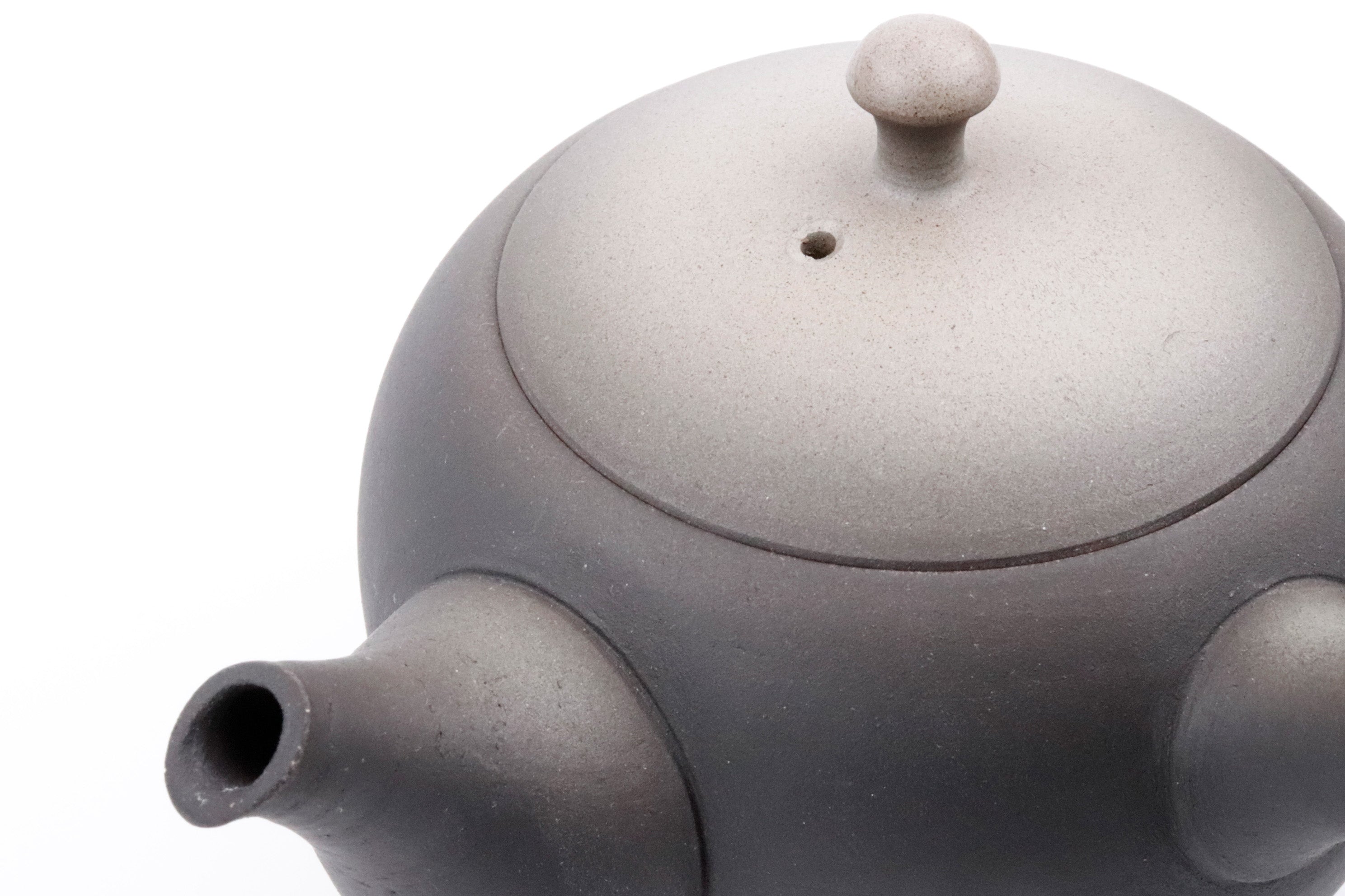 إنها إبريق شاي "Gokuhei Kyusu"