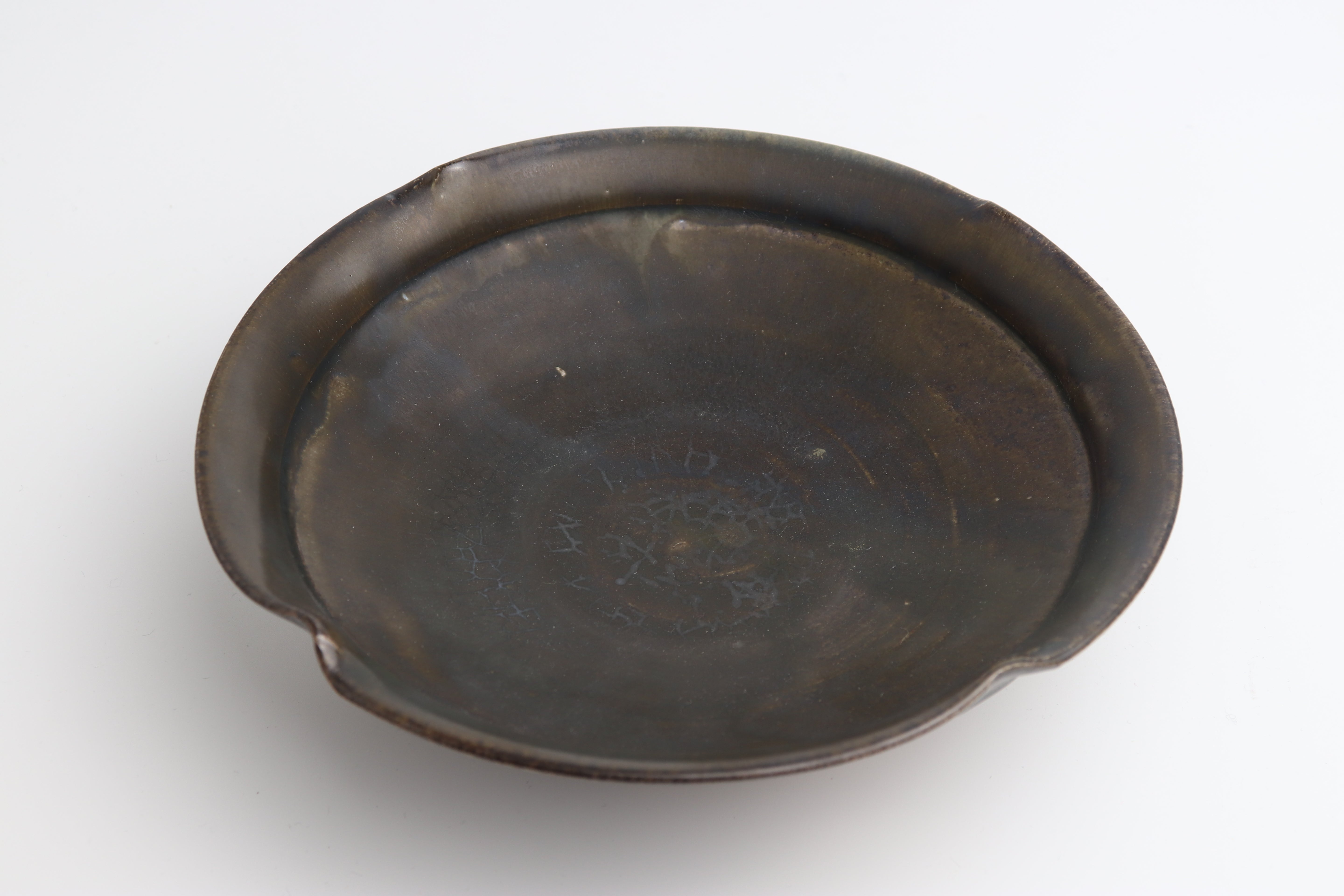 Yukiko Tsuchiya flower shape dish black Karatsu