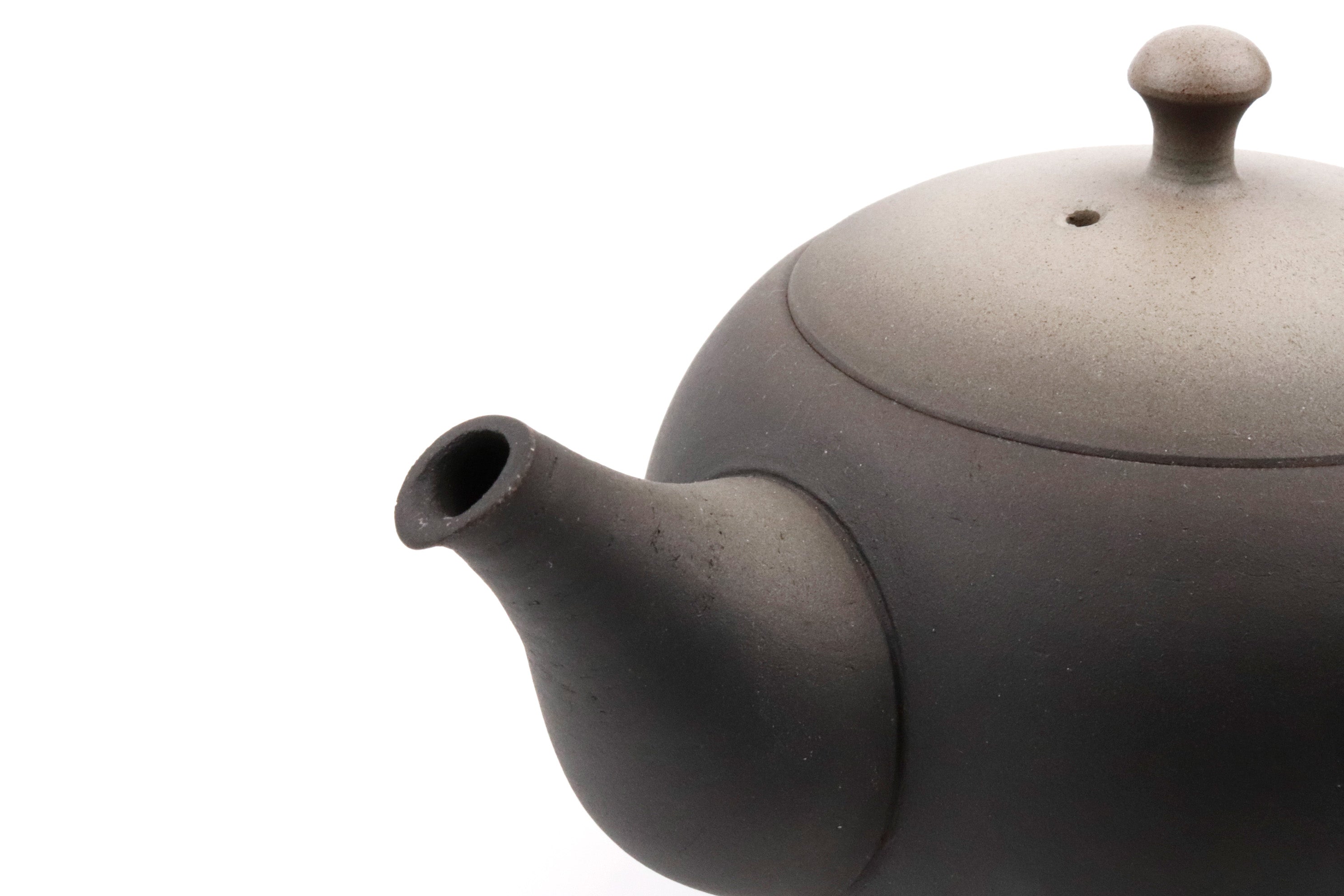 إنها إبريق شاي "Gokuhei Kyusu"