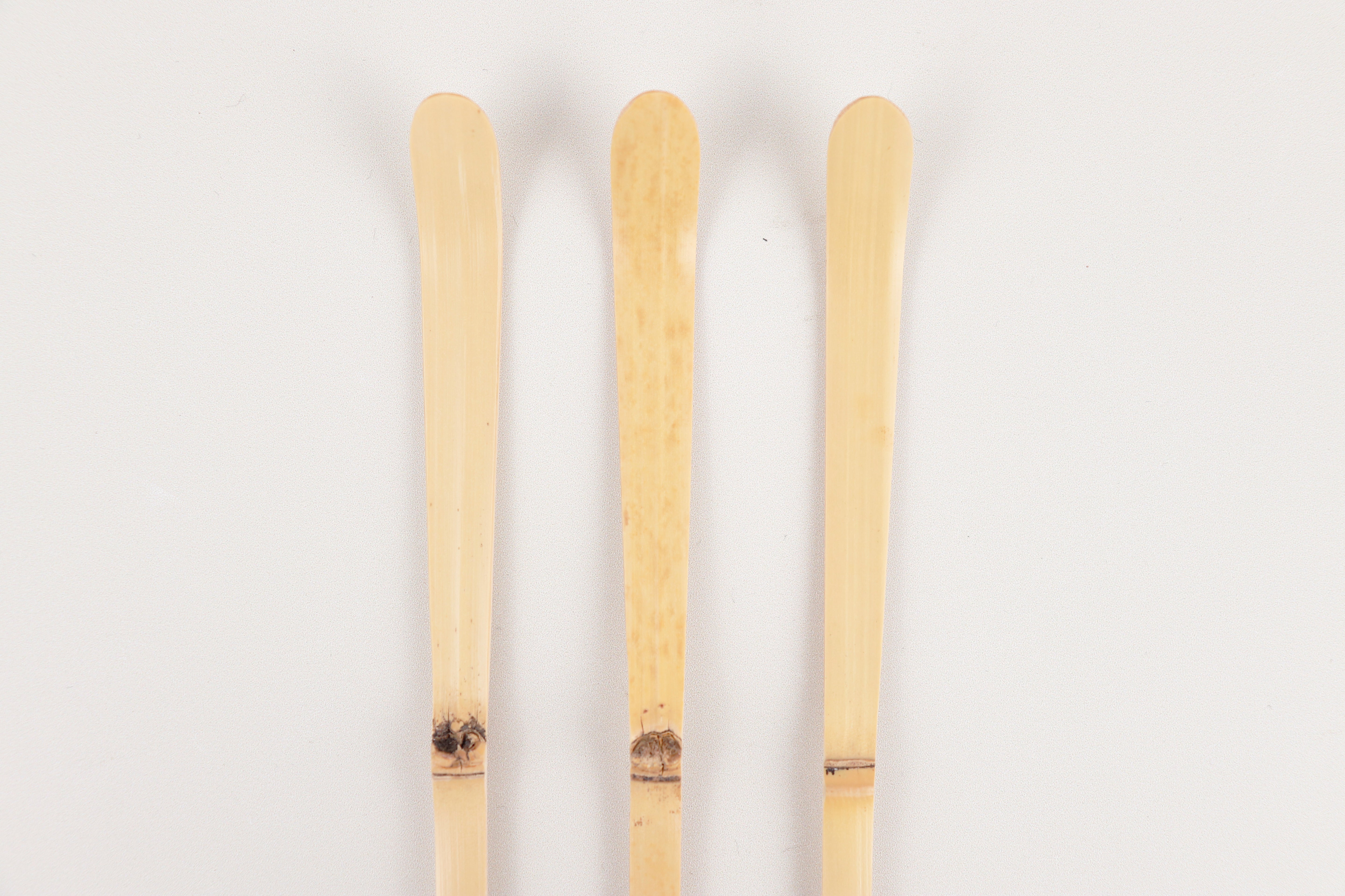 White bamboo tea scoop | TAKAYAMA NARA